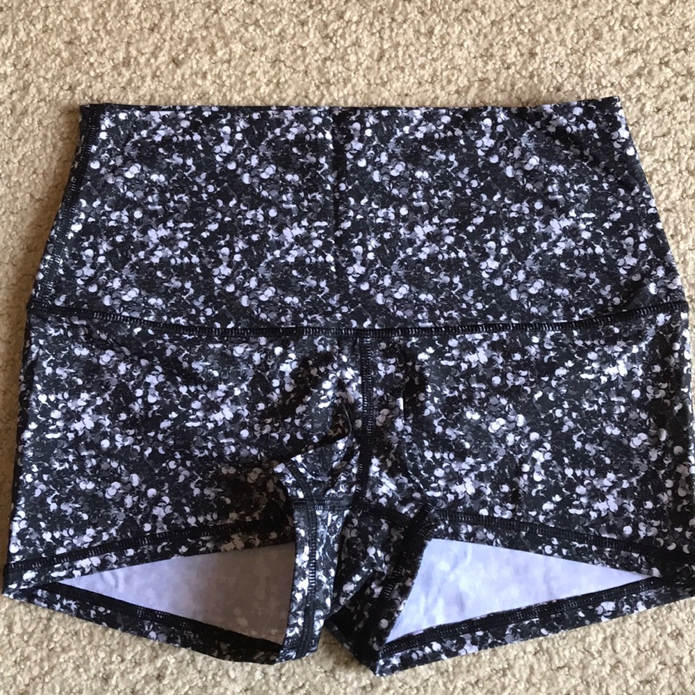 Lululemon Boogie Shorts *Holiday Collection Size 8